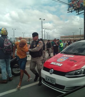 [Vídeo] Polícia prende suspeito de tentativa de assalto no Benedito Bentes