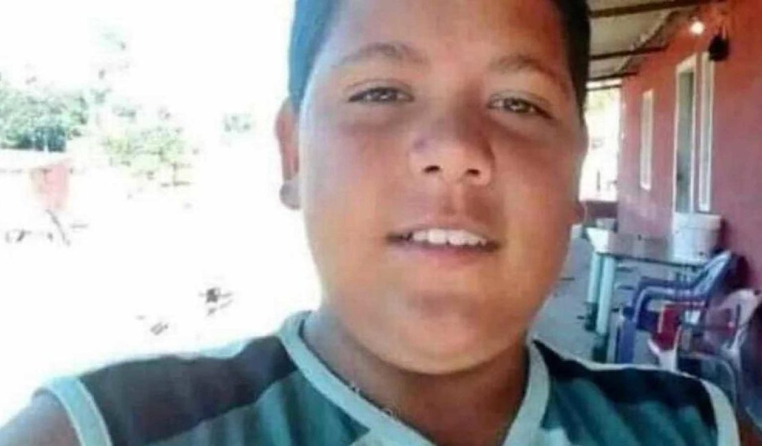 Menino de 13 anos é morto com 14 tiros enquanto buscava primo para festa