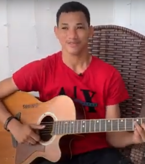 [Vídeo] Jovem cantor viraliza ao cantar com a Banda Calcinha Preta em Palmeira dos Índios