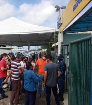 [Vídeo] Tumulto e confusão para tomar a segunda dose da Coronavac em Arapiraca