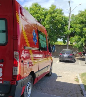 Colisão entre ambulância e ônibus deixa três pessoas feridas na Av. Fernandes Lima