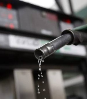 Preços de combustíveis seguem em queda na capital