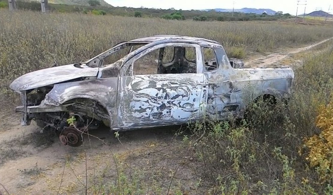Veículo roubado em Piaçabuçu é encontrado carbonizado em Pernambuco