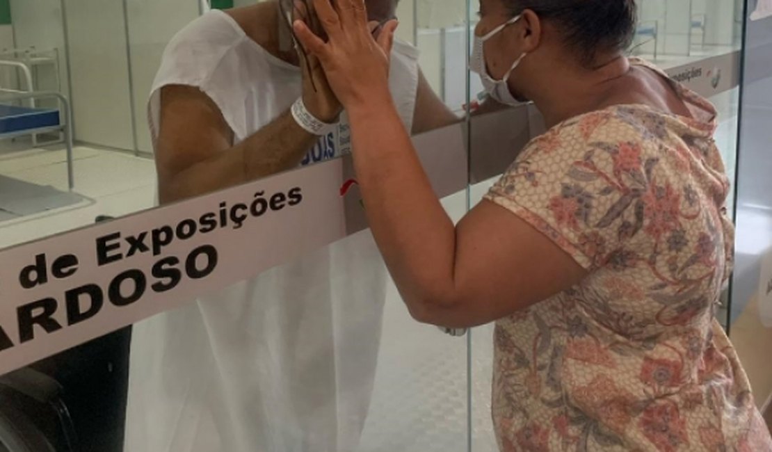 “Olhar que Salva” conforta pacientes e familiares no Hospital de Campanha