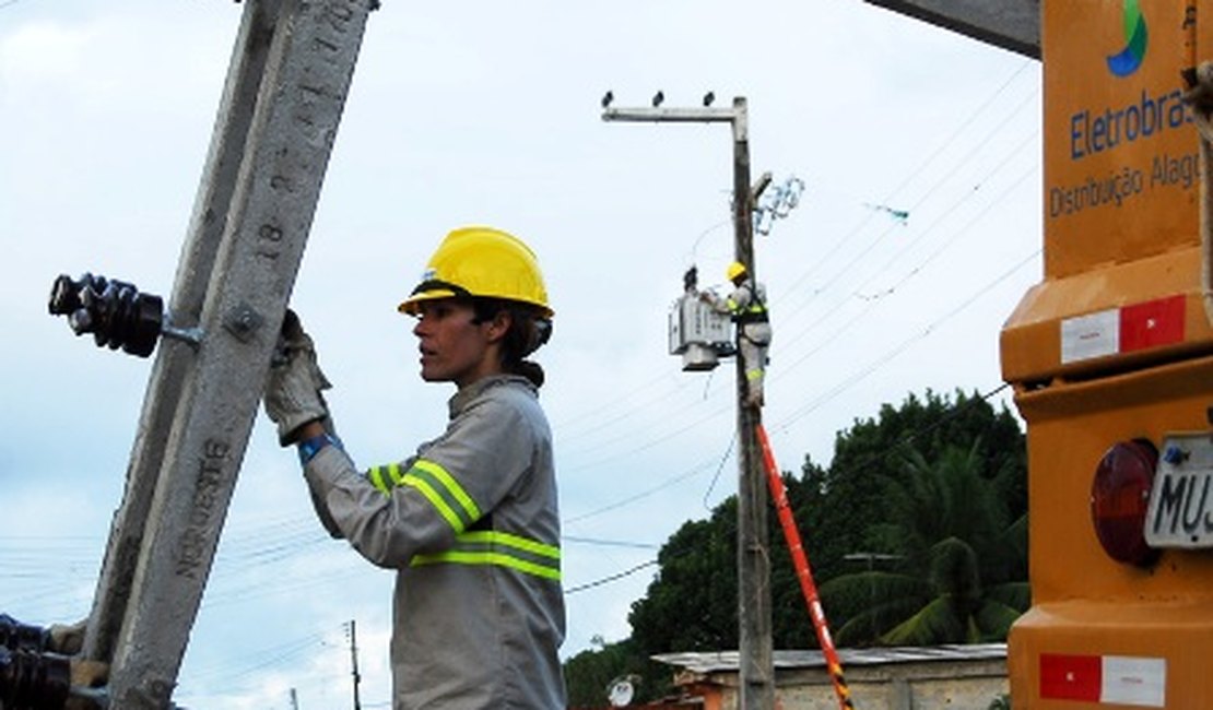 Eletrobras Alagoas realiza serviços de manutenção em Maceió e em cidades do interior