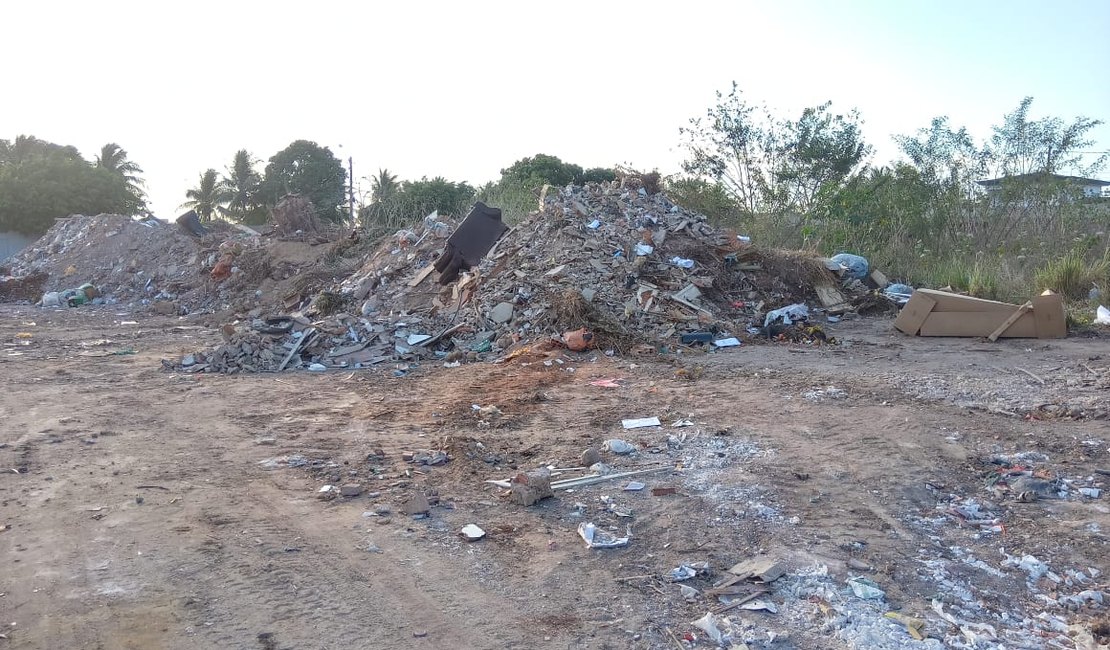 [Vídeo] Descarte irregular de lixo: um problema crônico que aflige moradores do bairro Novo Horizonte