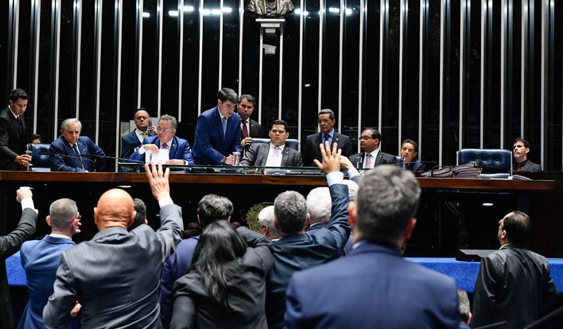 Senado impõe derrota a Bolsonaro e derruba decreto sobre armas