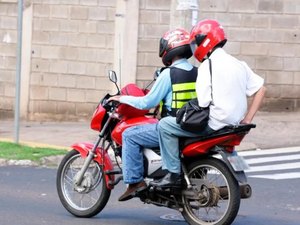 Detran reduz em 50% quatro taxas para mototaxistas e motofretistas