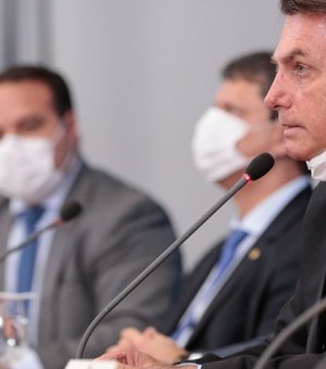 Bolsonaro anuncia sanção de projeto e discute ajuda a Estados