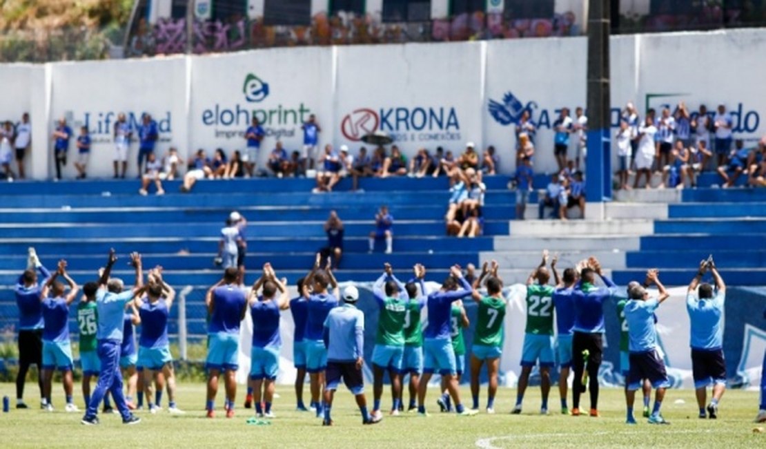 CSA faz treino aberto para torcida para despedida do Mutange