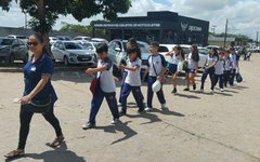 Alunos de escolas de Arapiraca visitam 3º BPM em homenagem ao Dia do Soldado