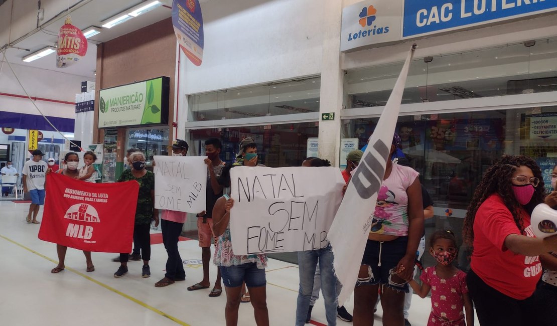 MLB ocupa supermercado G Barbosa para denunciar a fome e reivindicar cestas básicas para famílias carentes