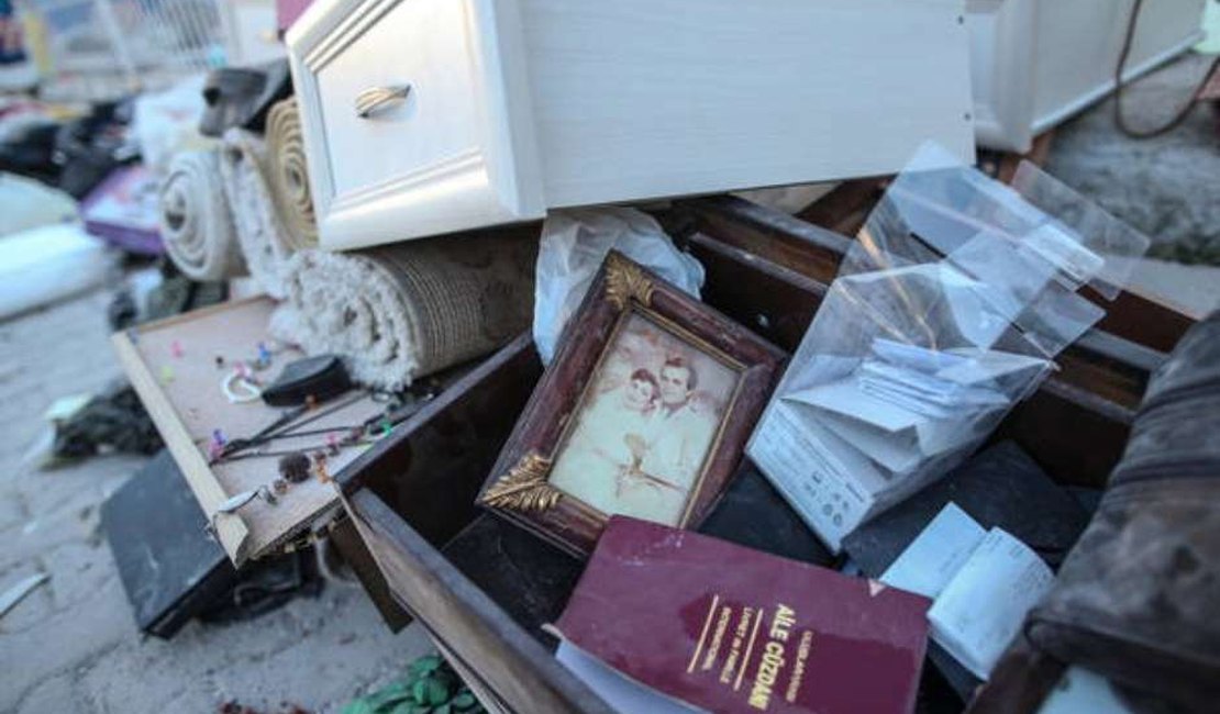 Turquia soma mais de 50 mortos em terremoto