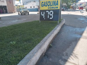 Preço da gasolina apresenta redução e pode ser encontrado a R$ 4,79 em Arapiraca