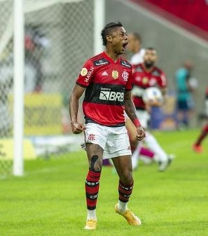 Bruno Henrique sente dores no joelho e volta a ser desfalque no Flamengo