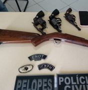 Operação em Penedo prende cinco pessoas e apreende armas e drogas