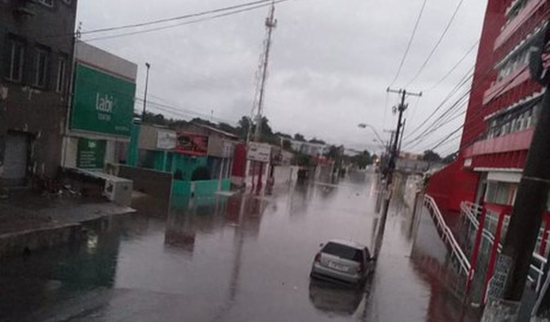 Semarh emite alerta para Defesa Civil após chuvas da madrugada em Maceió