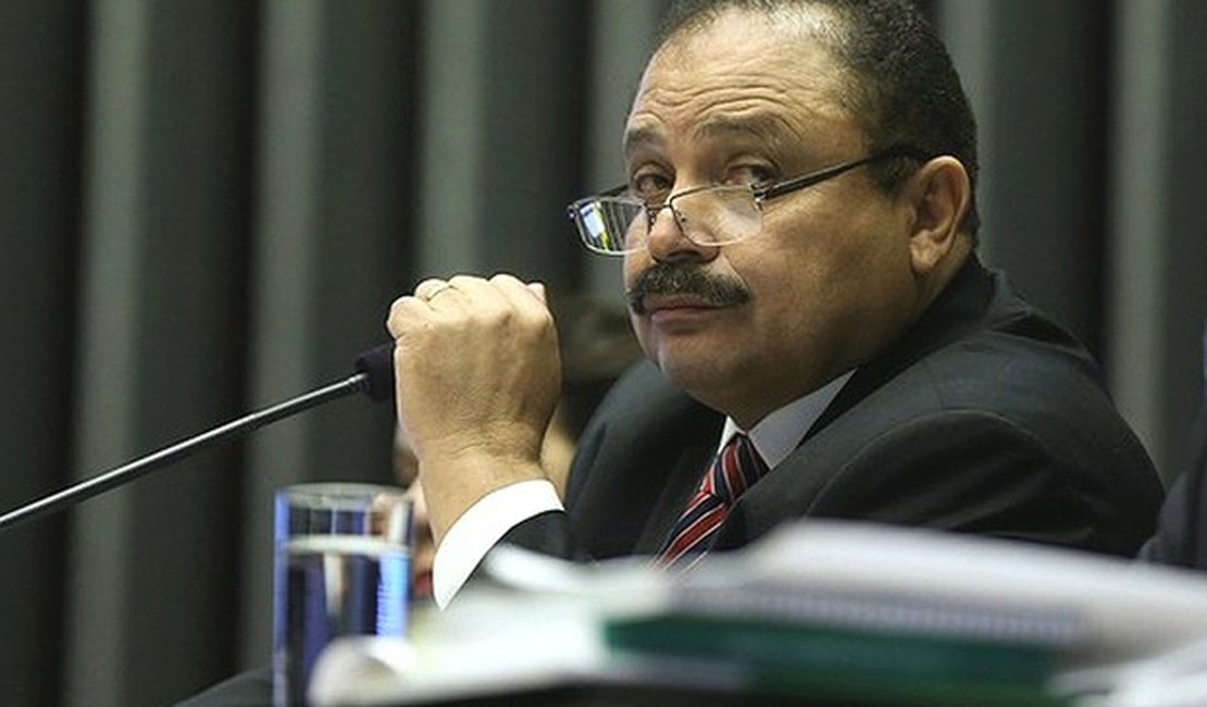 Maranhão demite secretário e anuncia que eleição na Câmara será no dia 14