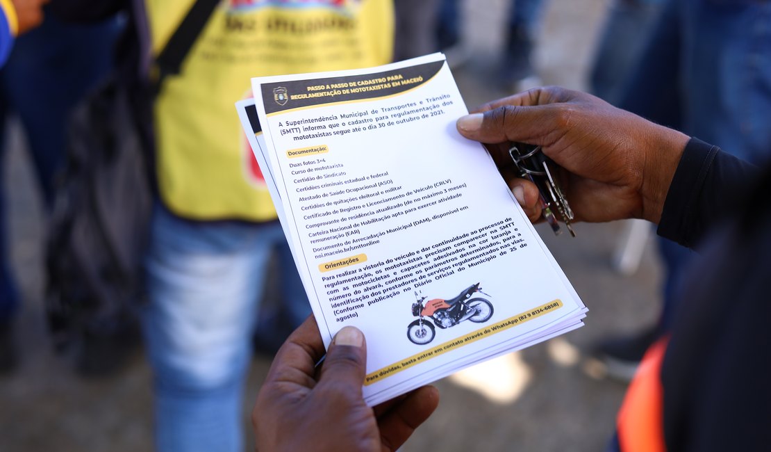 SMTT realiza ação para regulamentar mototaxistas em Maceió