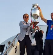 Seleção italiana é recebida com festa após título da Eurocopa