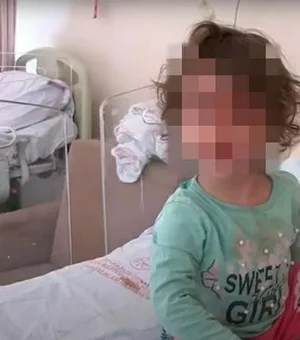 Menina de 2 anos dá dentada e mata cobra que a atacou: 'Estava brincando'