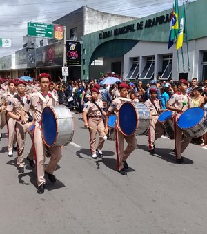 [Vídeo] Desfile cívico anima Centro de Arapiraca neste feriado