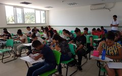 Estudantes fazem a prova para ingresso no Ifal