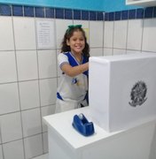 Alunos simulam eleições e escolhem representantes em escola no Jacintinho
