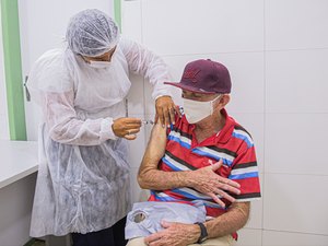 Em Arapiraca, o número de idosos com segunda dose atrasada da vacina contra a Covid-19 é reduzido