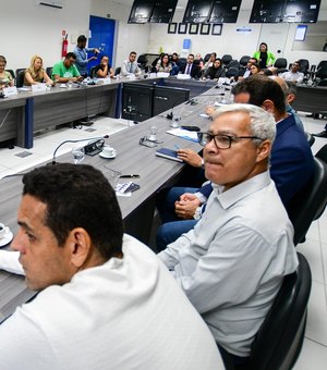 Reajuste dos servidores: Governo de Alagoas confirma queda na arrecadação, mas mantém diálogo com categorias