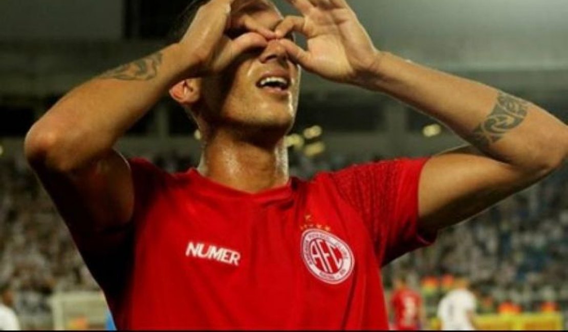 Alvo do Vasco, Tiago Orobó marcou de cabeça mais de 40% dos seus gols na última temporada
