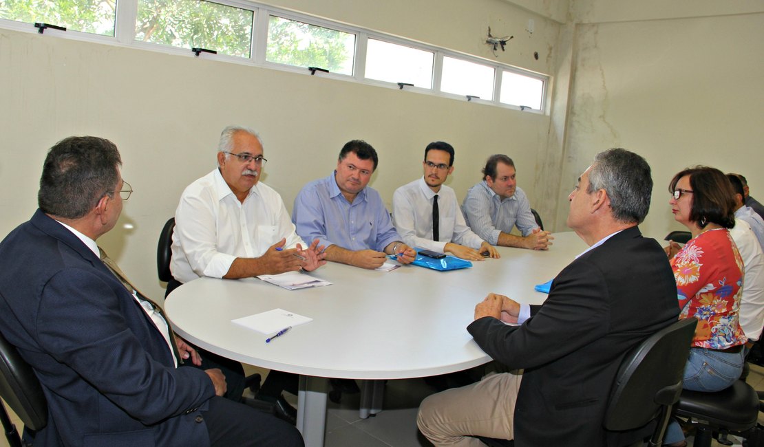 Em reunião, Rogério Teófilo afirma que pretende construir UPA em Arapiraca