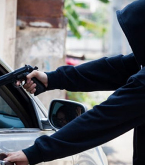 Assaltantes roubam carro na zona rural de Palmeira na noite desta terça-feira (26)