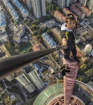 Chinês filma a própria morte em queda de arranha-céu