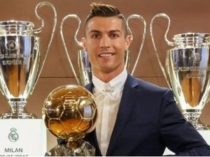 Cristiano Ronaldo vence a Bola de Ouro da France Football