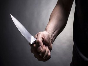 Mulher é ameaçada com faca pelo próprio irmão no bairro Ouro Preto