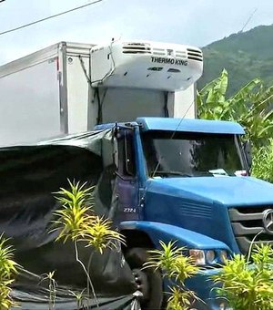 IML usa caminhão frigorífico para armazenar corpos em Petrópolis