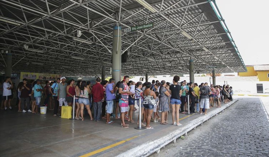 Mais de 20 detentos fogem de cadeia pública no Ceará