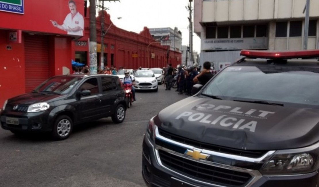 Fiscais da Prefeitura de Maceió são agredidos por ambulantes após confusão