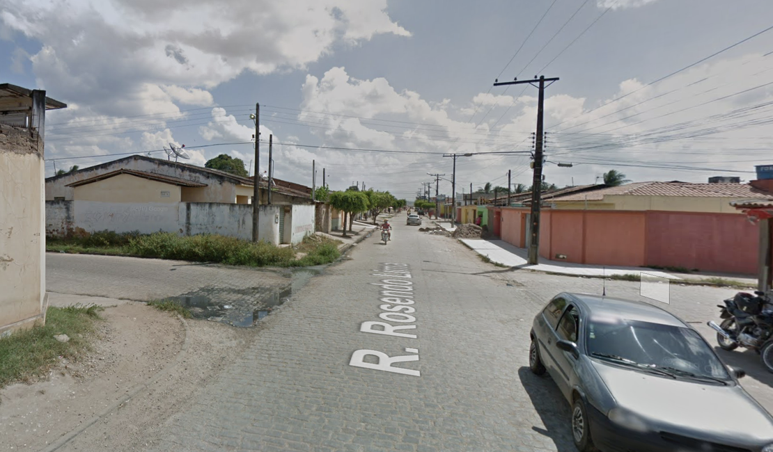 Homem deixa porta encostada para conversar com vizinho e R$ 1.400,00 são furtados