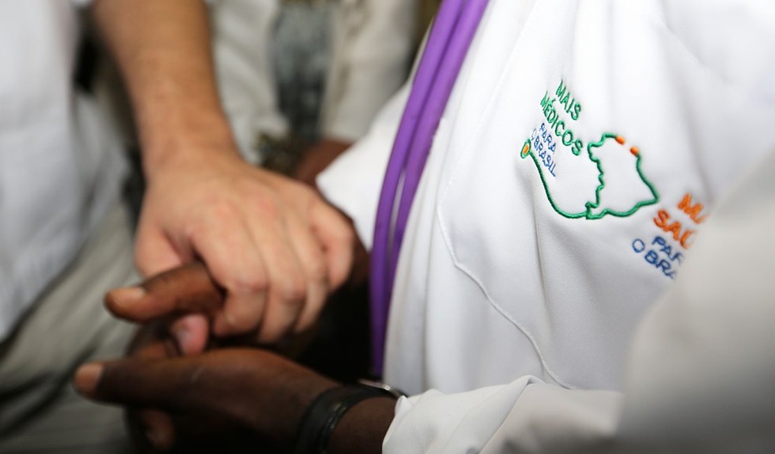 Alagoas recebe 12 médicos de Programa Médicos pelo Brasil