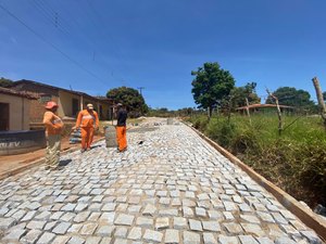 Obras de drenagem e pavimentação da Serra do Candará ganham ritmo acelerado