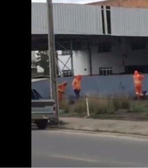 Homens da Limpel são flagrados fazendo limpeza em área privada