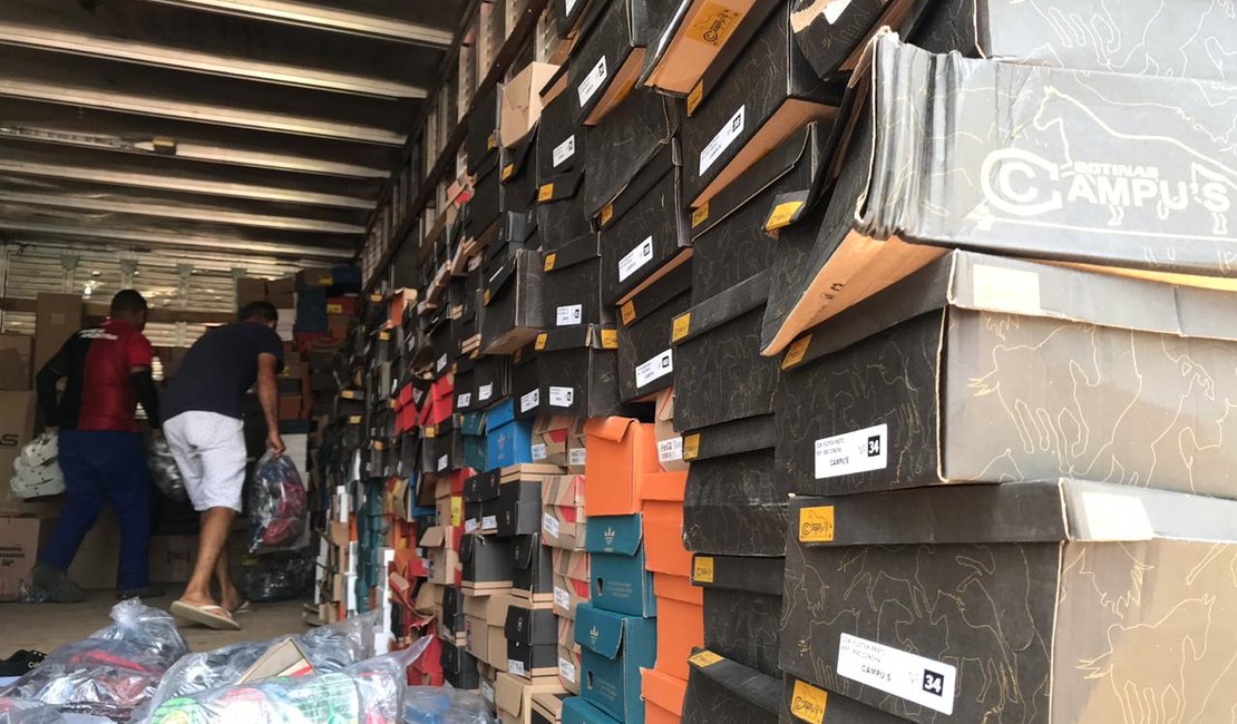[Vídeo] Operação em Arapiraca apreende mais de 50 mil pares de calçados falsificados