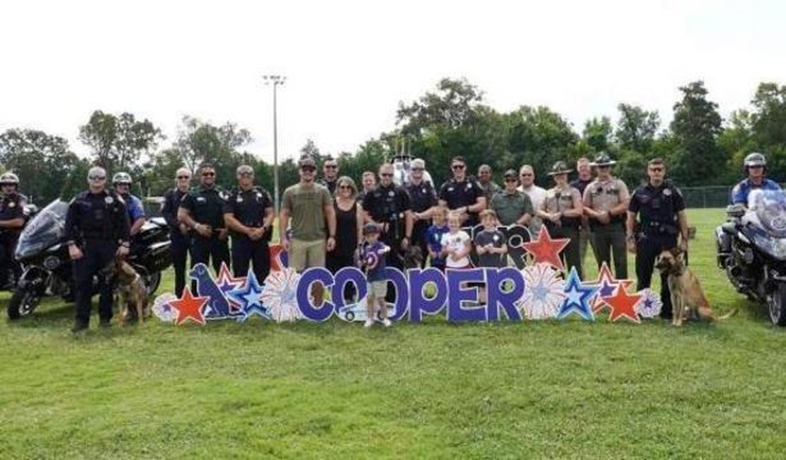 Policiais homenageiam menino de 4 anos que venceu câncer nos EUA