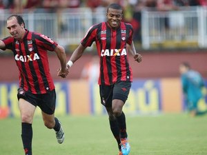 Vasco perde de goleada para o Atlético-PR e cai para a série B