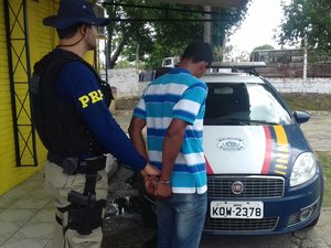 PRF apreende arma e droga nas rodovias de Alagoas; setes pessoas são presas