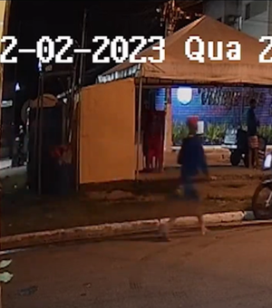 Câmera de segurança mostra suspeitos de assassinar entregador no Benedito Bentes