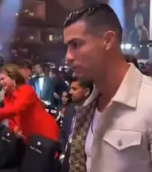 [Vídeo]: Neymar e Cristiano Ronaldo se encontram em evento de luta na Arábia
