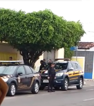 [Vídeo] PF cumpre mandados de prisão e apreensão por roubo de carga em Arapiraca 